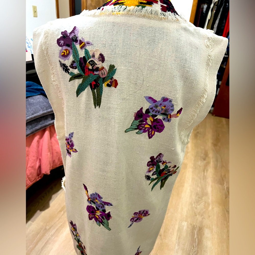 Etro
Embroidered Silk Vest